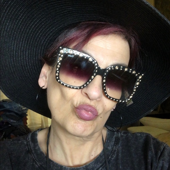 Meet your Posher, Mary - Picture 2 of 2